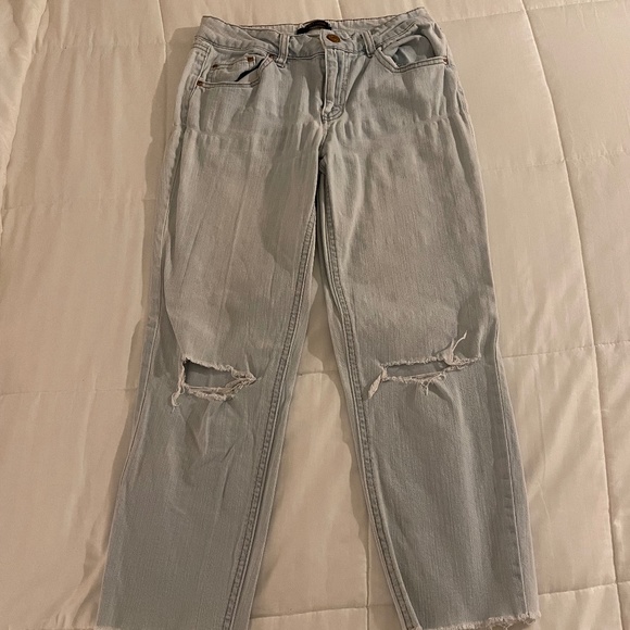 Refuge Light Wash Straight Leg Ripped Jeans  (Size 2) - Picture 1 of 3